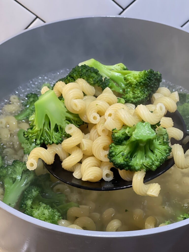 baked broccoli mac and cheese