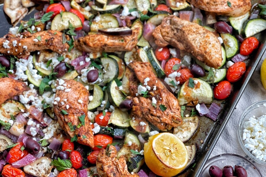 greek sheet pan chicken